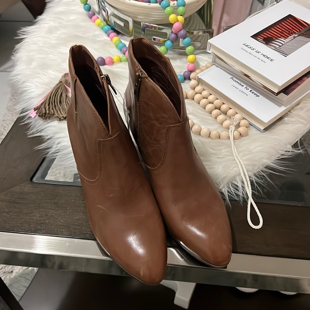 Frye Jennifer ankle boots. Size 9